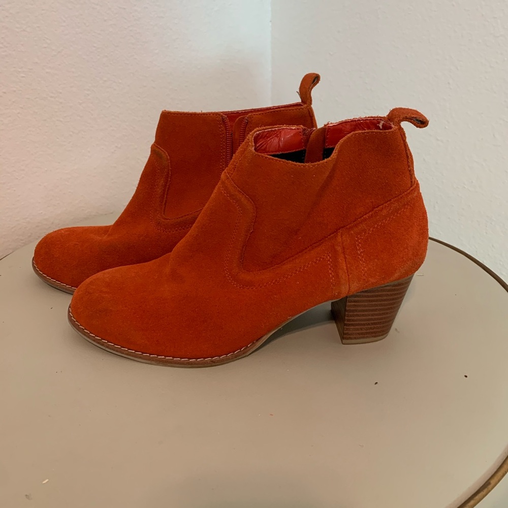 Dolce Vita Suede Orange boots Sz 10